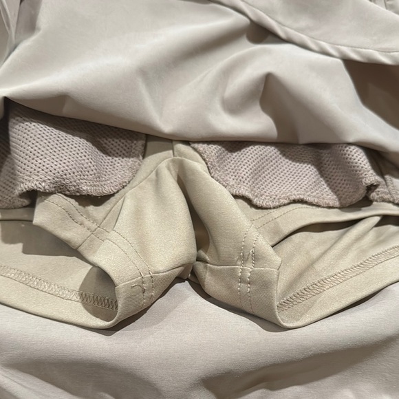 Magellan Outdoors 15” performance skirt with short liner and tie front.  Sz L - Picture 5 of 8